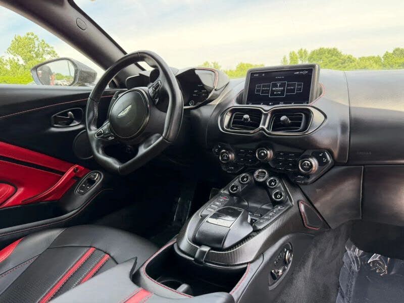 2019 Aston Martin Vantage RWD photo 24