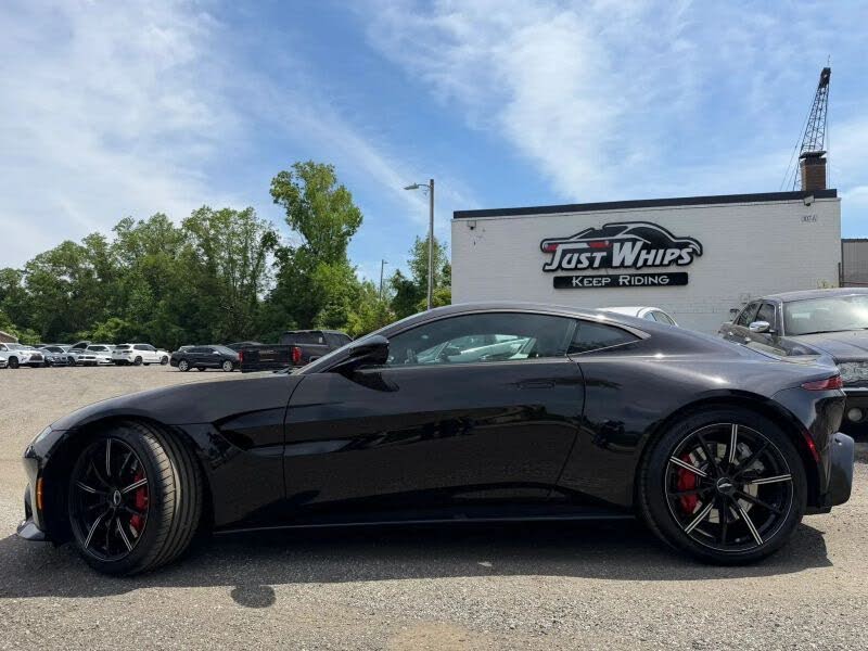 2019 Aston Martin Vantage RWD photo 5