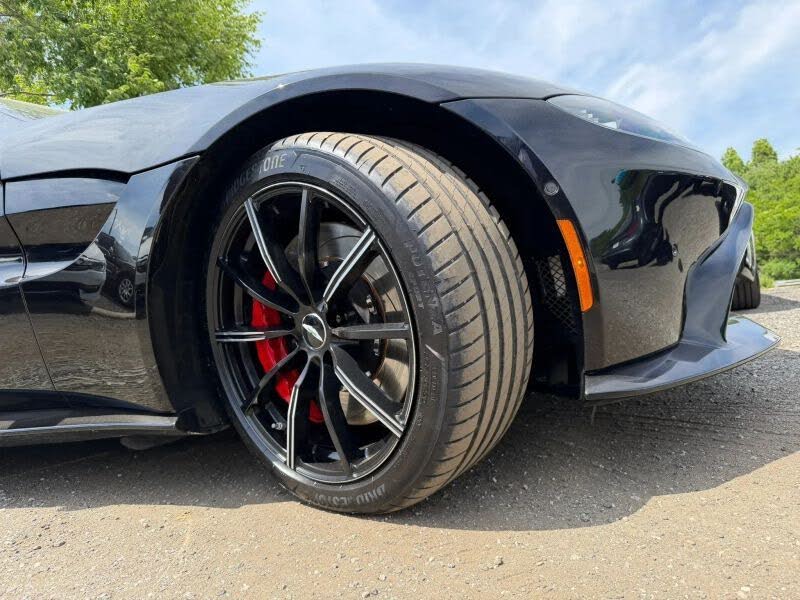 2019 Aston Martin Vantage RWD photo 9