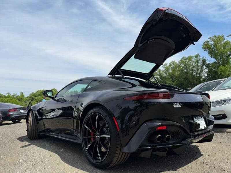 2019 Aston Martin Vantage RWD photo 10
