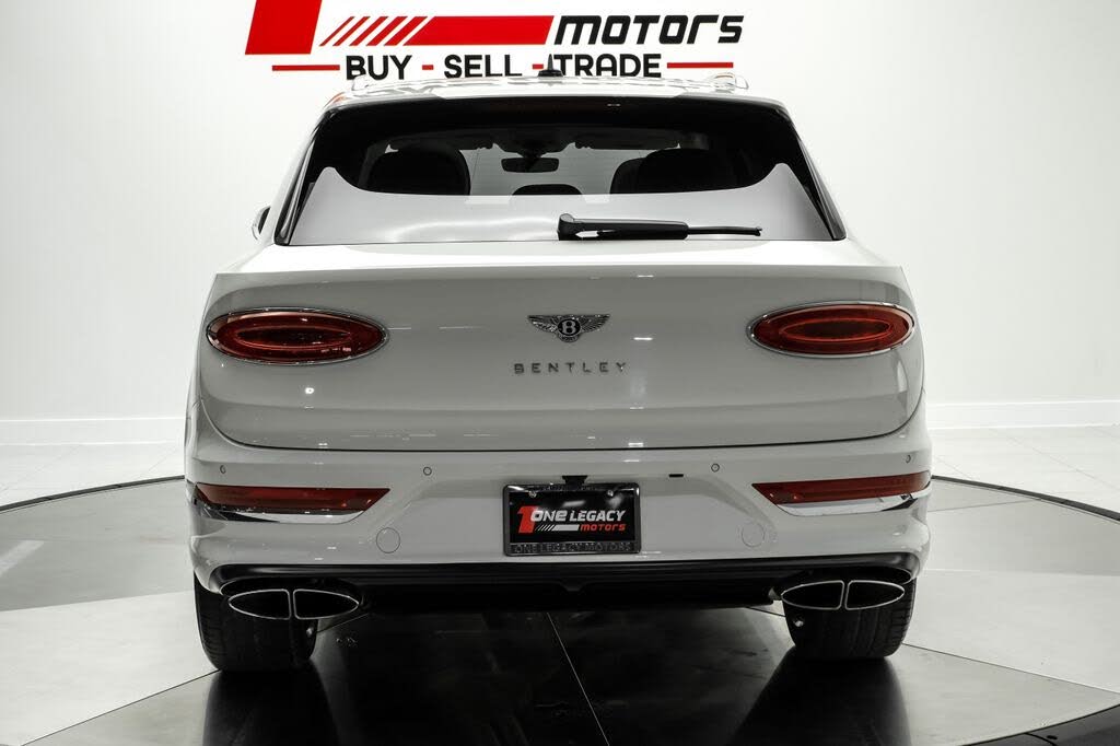 2024 Bentley Bentayga Azure V8 AWD photo 11