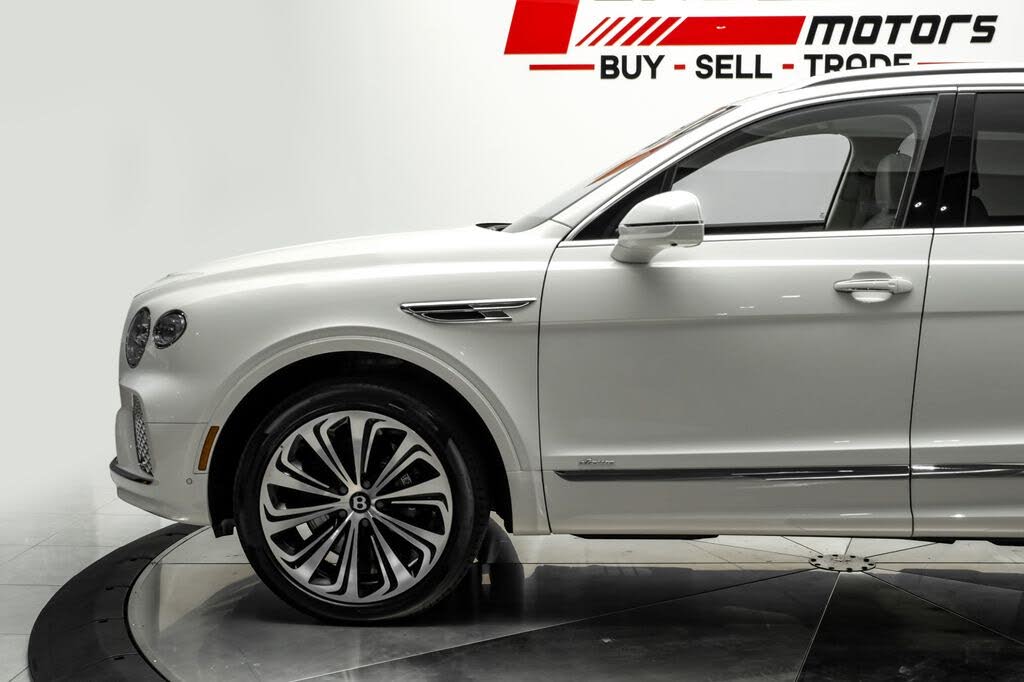 2024 Bentley Bentayga Azure V8 AWD photo 14