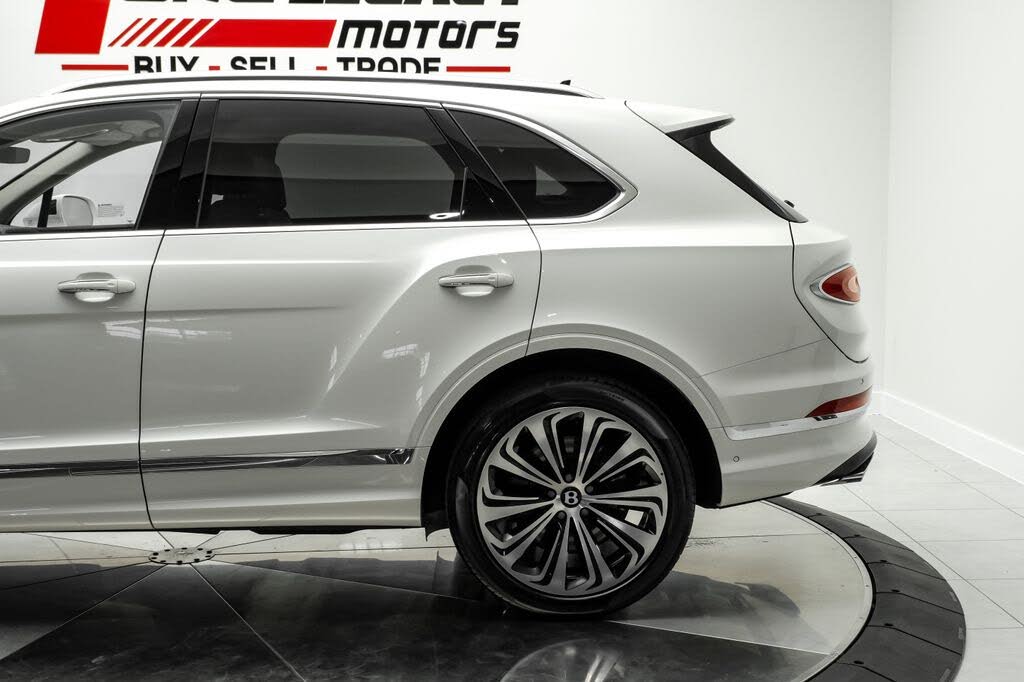 2024 Bentley Bentayga Azure V8 AWD photo 15