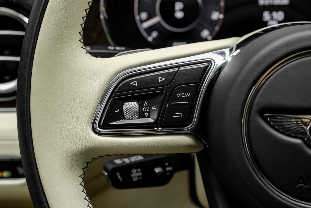 2024 Bentley Bentayga Azure V8 AWD photo 20