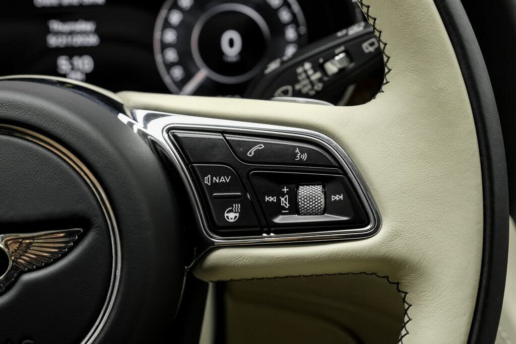 2024 Bentley Bentayga Azure V8 AWD photo 21