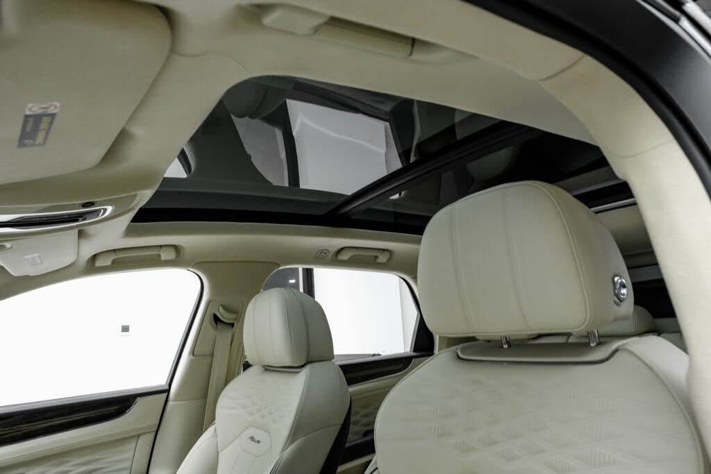 2024 Bentley Bentayga Azure V8 AWD photo 9
