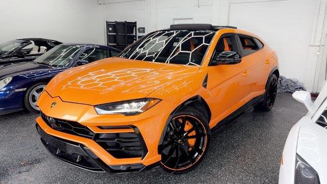 2021 Lamborghini Urus AWD photo 2