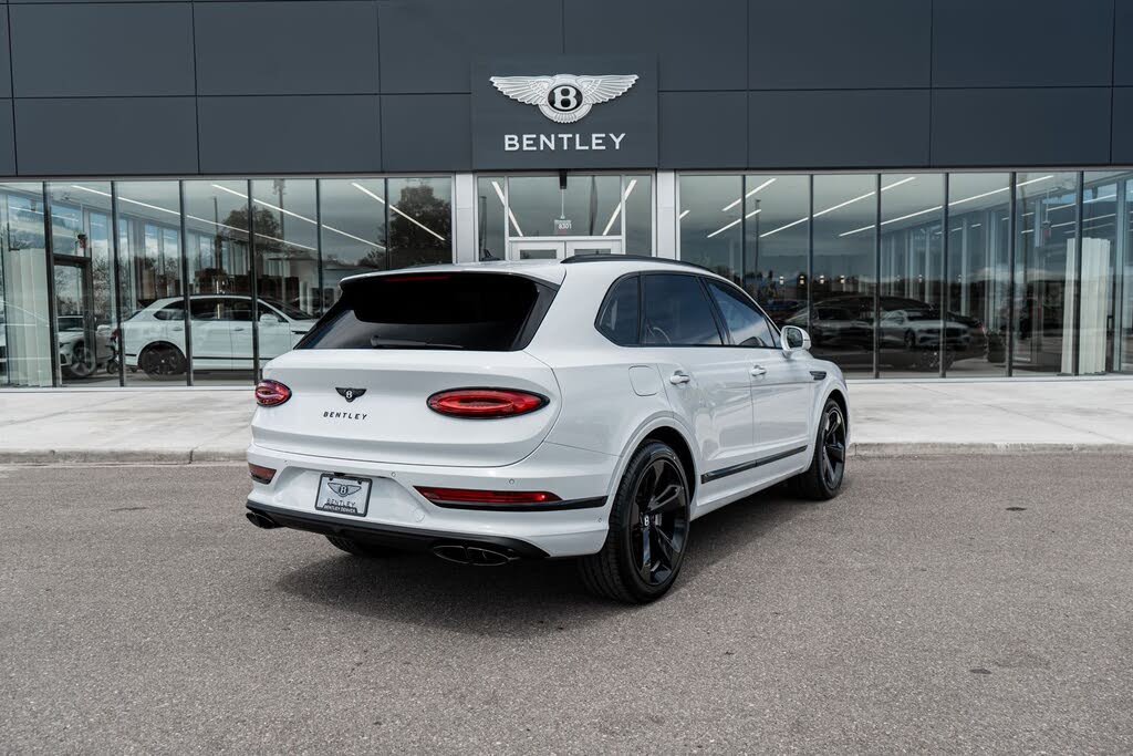 2026 Bentley Bentayga V8 AWD photo 3