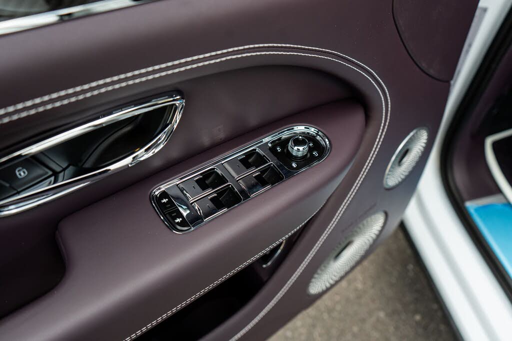 2026 Bentley Bentayga V8 AWD photo 24