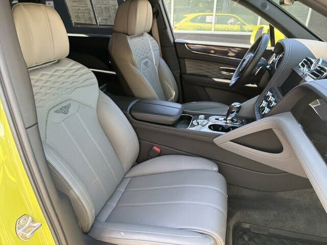 2023 Bentley Bentayga Azure V8 AWD photo 2