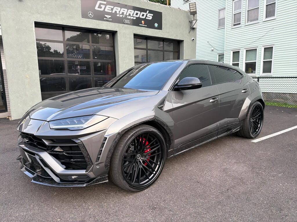 2022 Lamborghini Urus AWD photo 2