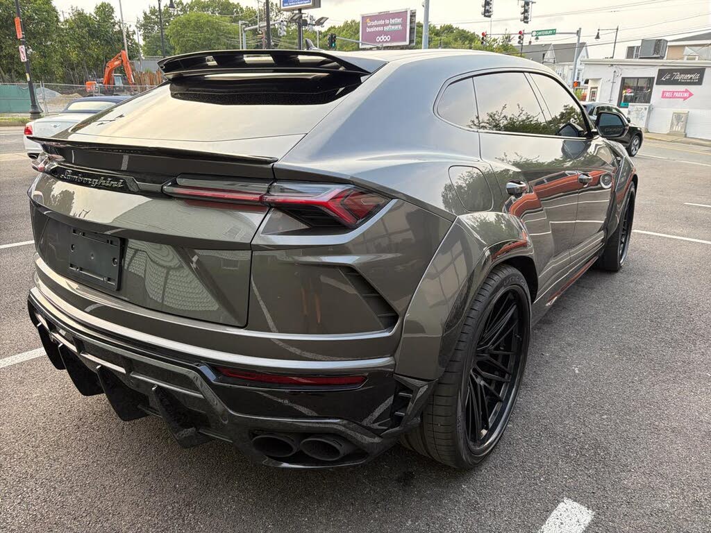 2022 Lamborghini Urus AWD photo 11