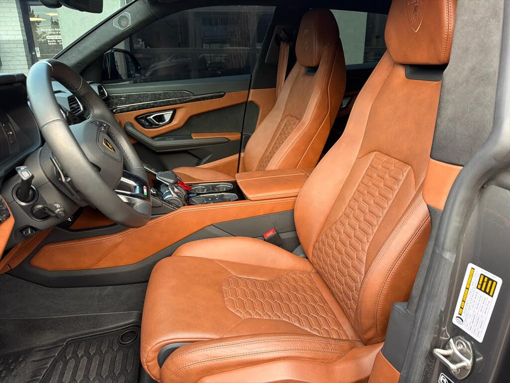 2022 Lamborghini Urus AWD photo 12