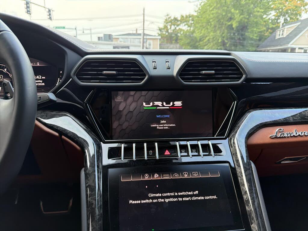 2022 Lamborghini Urus AWD photo 16