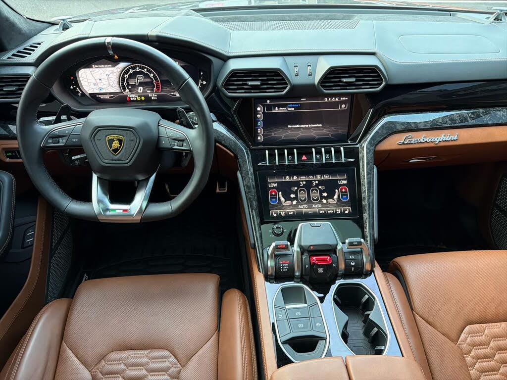 2022 Lamborghini Urus AWD photo 17