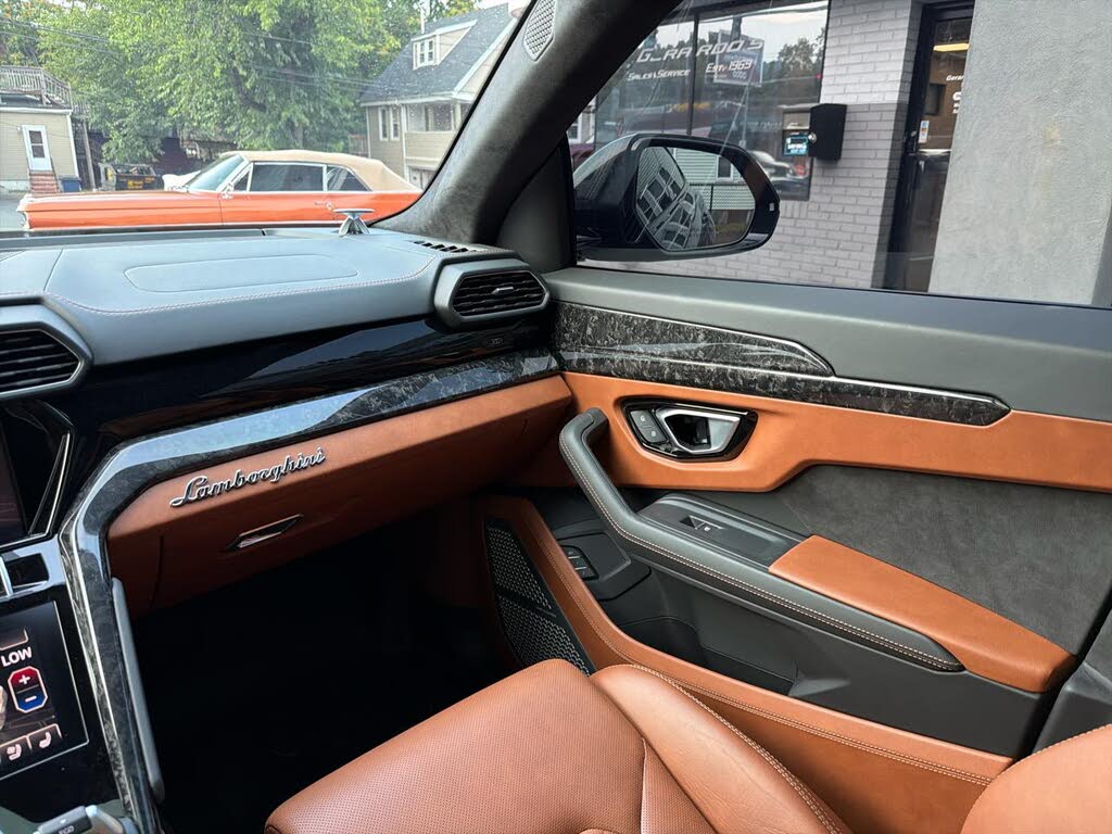 2022 Lamborghini Urus AWD photo 18
