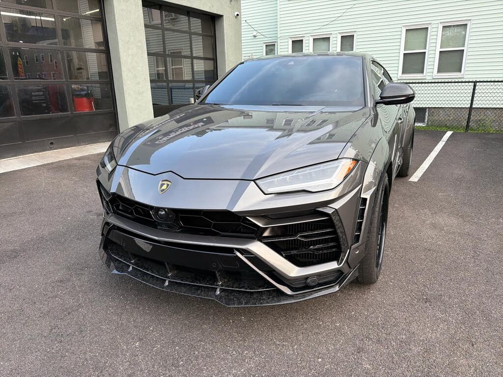 2022 Lamborghini Urus AWD photo 3