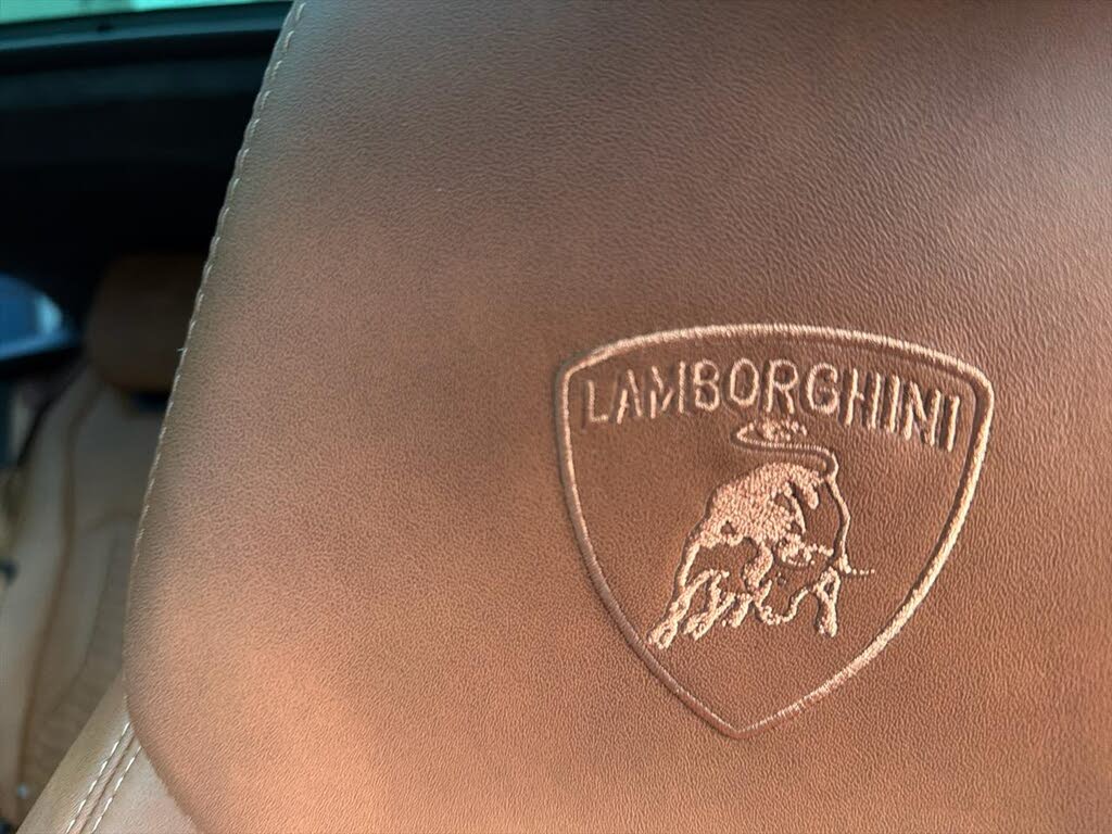 2022 Lamborghini Urus AWD photo 21