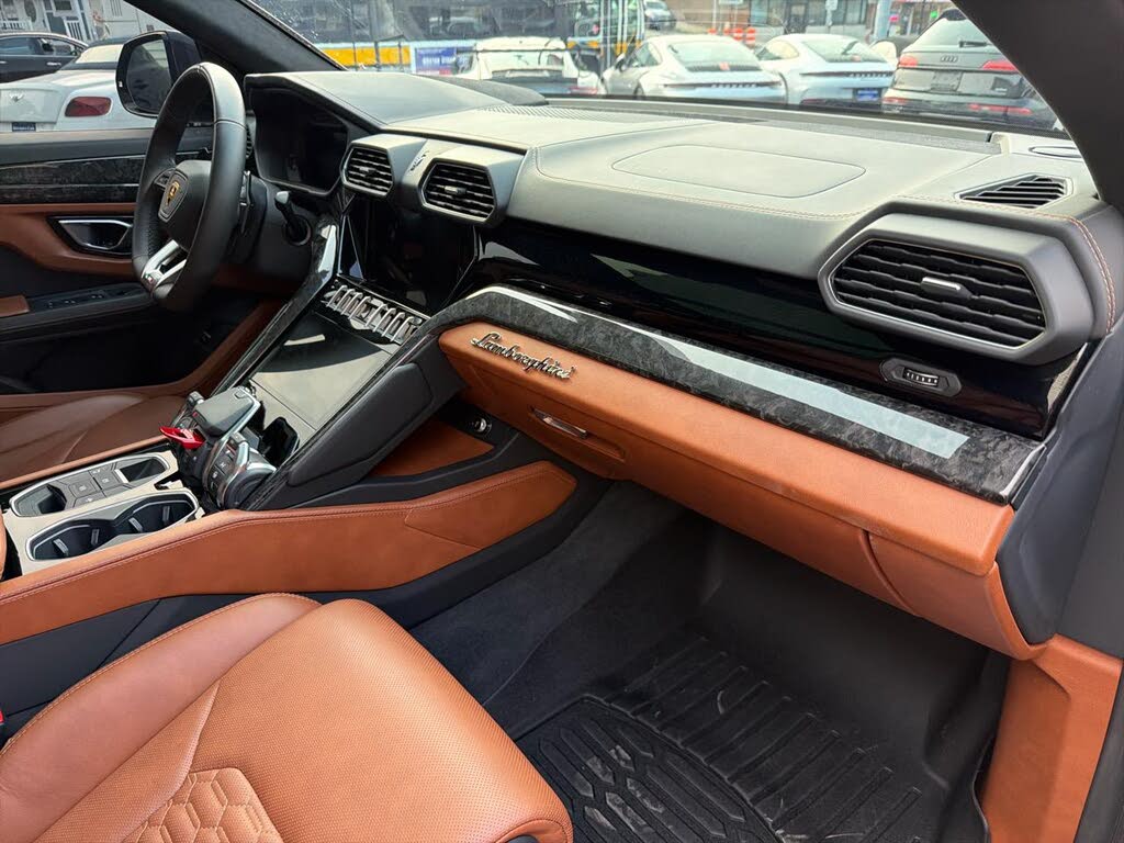 2022 Lamborghini Urus AWD photo 23