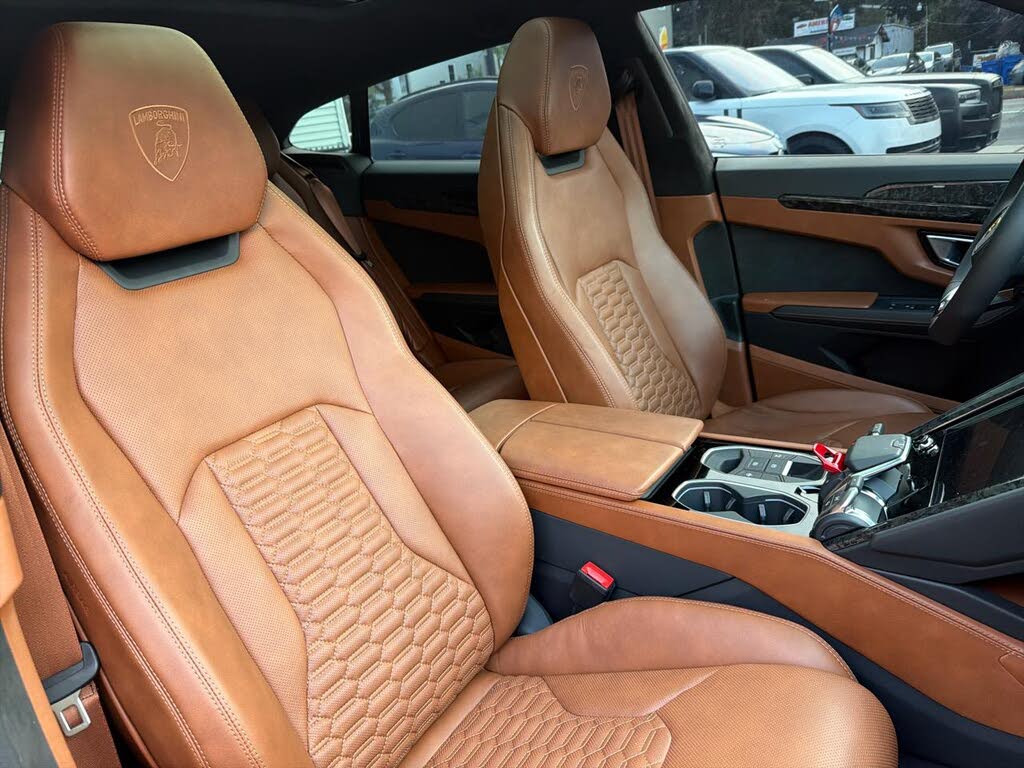 2022 Lamborghini Urus AWD photo 24