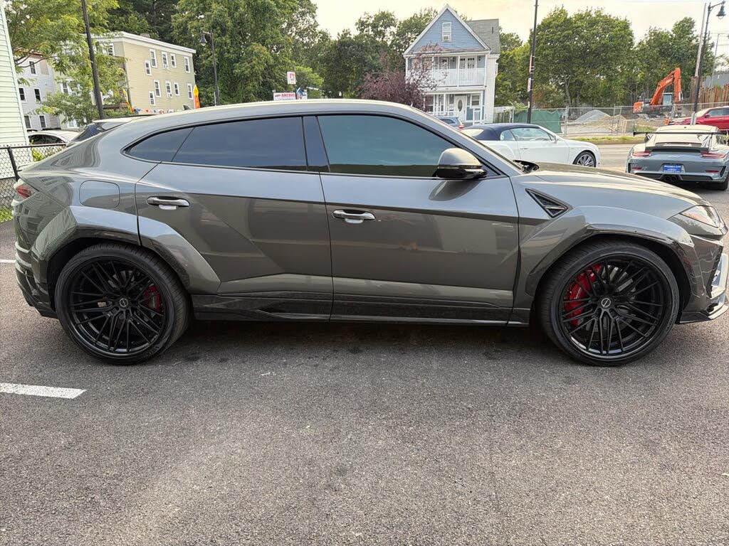 2022 Lamborghini Urus AWD photo 6