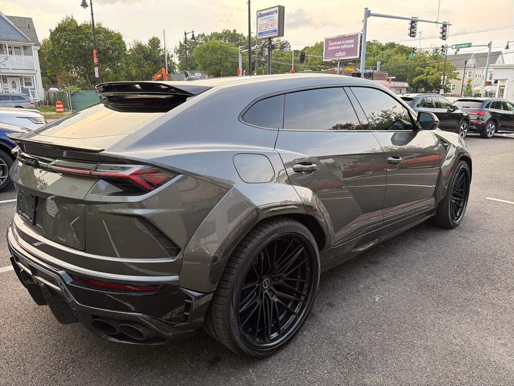 2022 Lamborghini Urus AWD photo 7