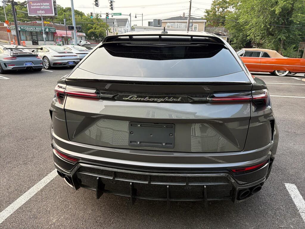 2022 Lamborghini Urus AWD photo 8
