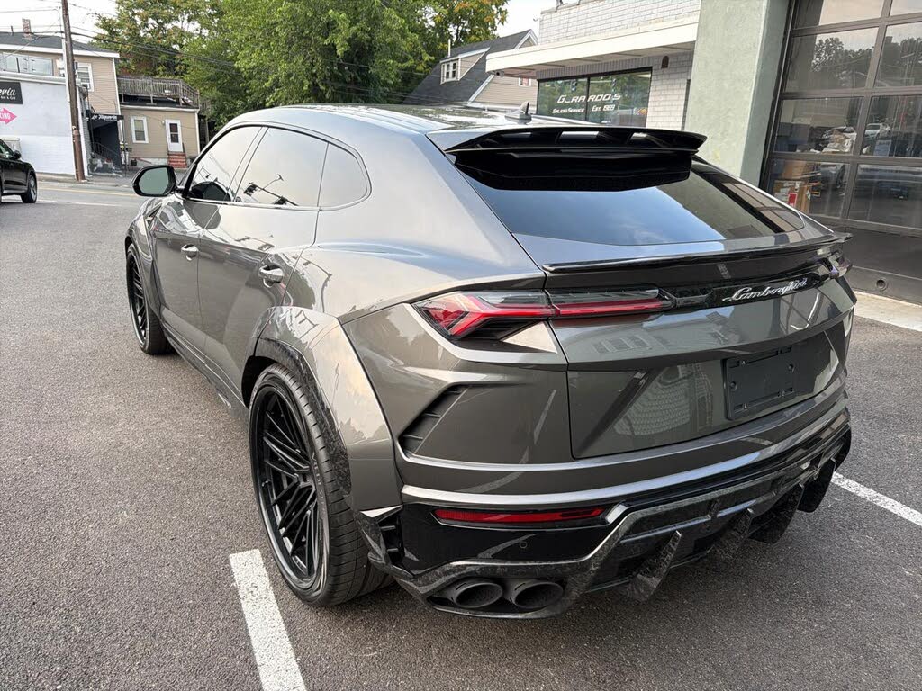 2022 Lamborghini Urus AWD photo 9