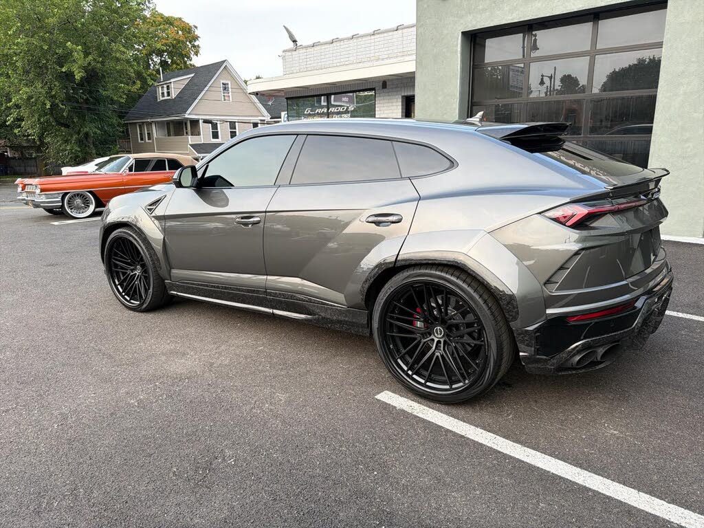 2022 Lamborghini Urus AWD photo 10