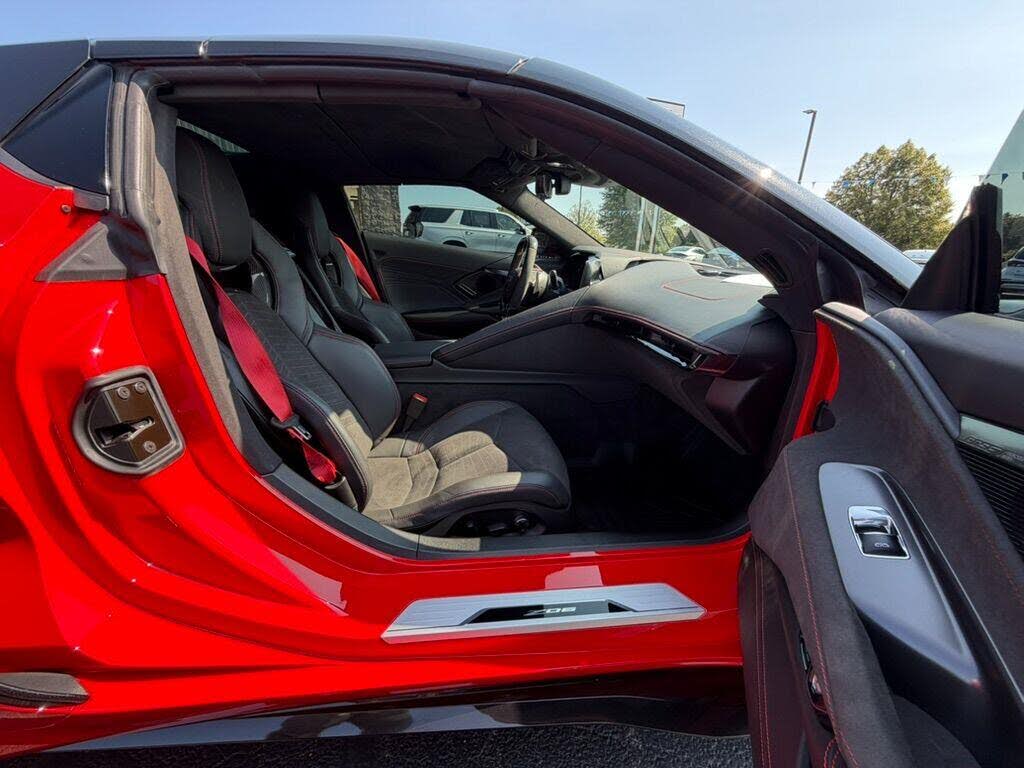 2025 Chevrolet Corvette Z06 3LZ Convertible RWD photo 23