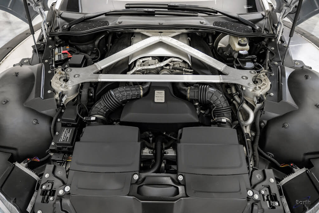2020 Aston Martin Vantage RWD photo 4