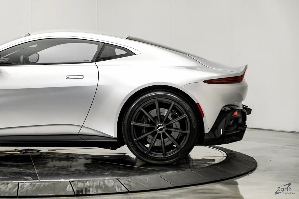 2020 Aston Martin Vantage RWD photo 9