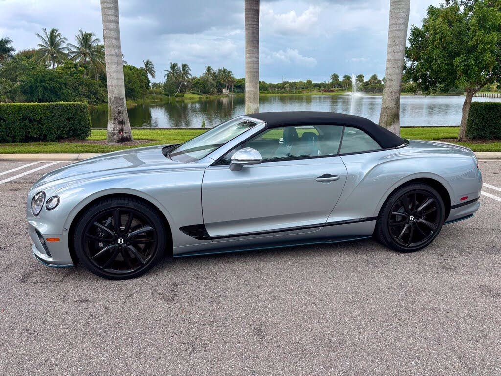 2022 Bentley Continental GTC V8 AWD photo 2