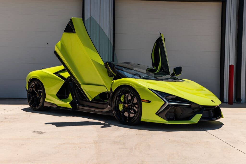 2025 Lamborghini Revuelto AWD