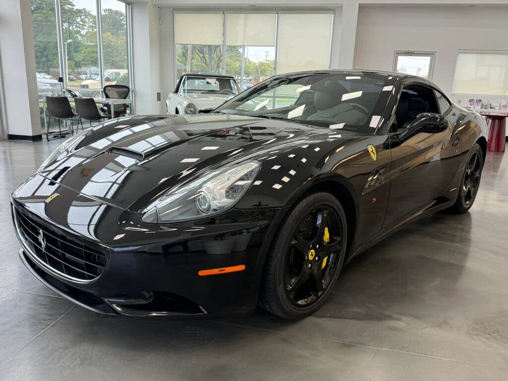 2010 Ferrari California GT Convertible photo 22