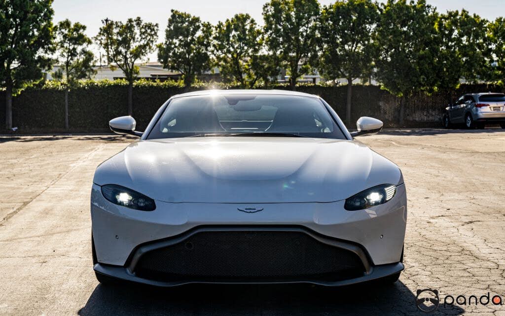 2019 Aston Martin Vantage RWD photo 2