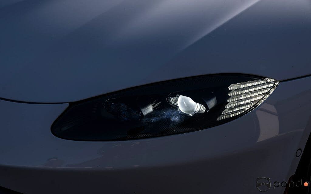2019 Aston Martin Vantage RWD photo 14