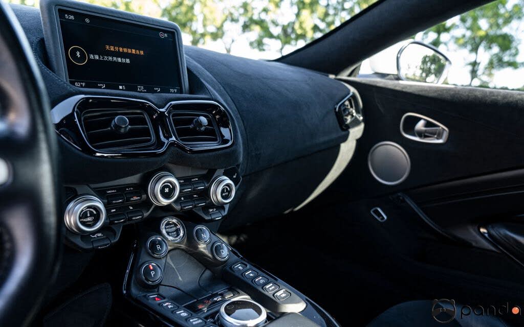 2019 Aston Martin Vantage RWD photo 9