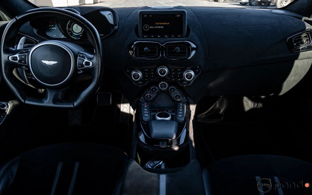 2019 Aston Martin Vantage RWD photo 10