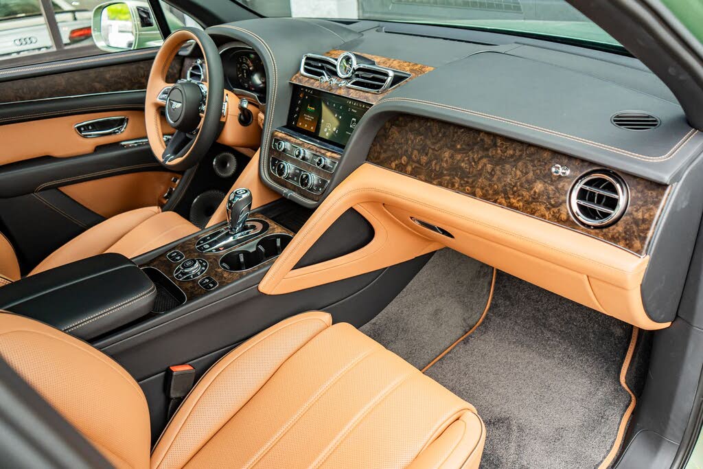 2026 Bentley Bentayga V8 AWD photo 2