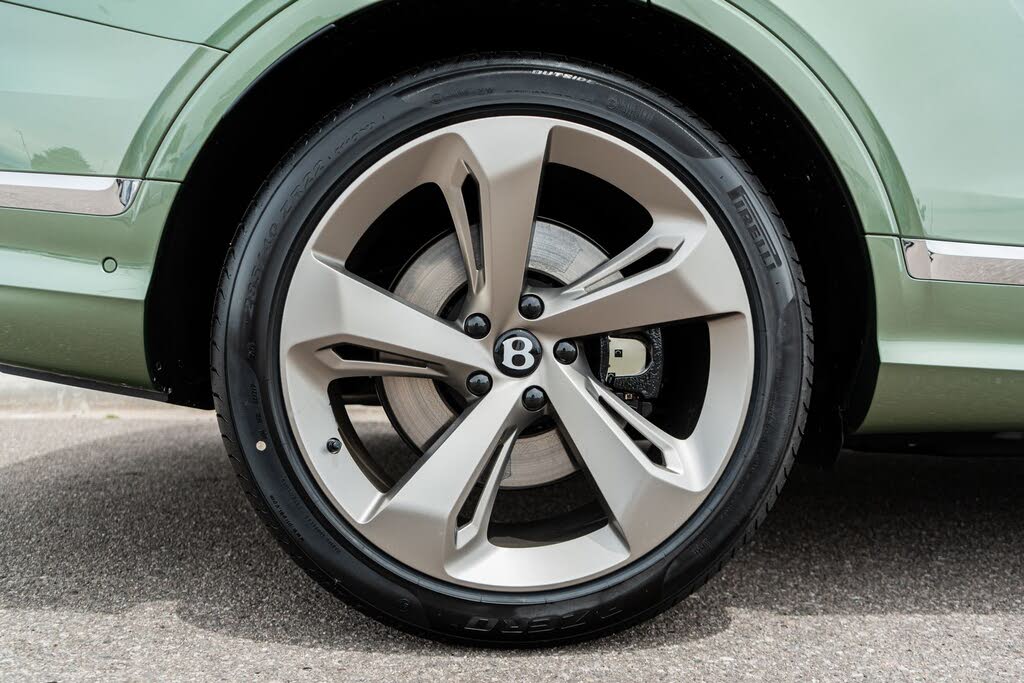 2026 Bentley Bentayga V8 AWD photo 15