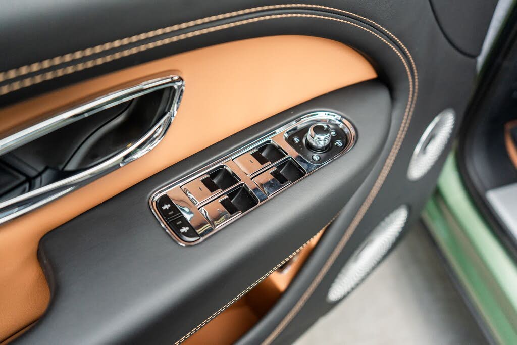 2026 Bentley Bentayga V8 AWD photo 24
