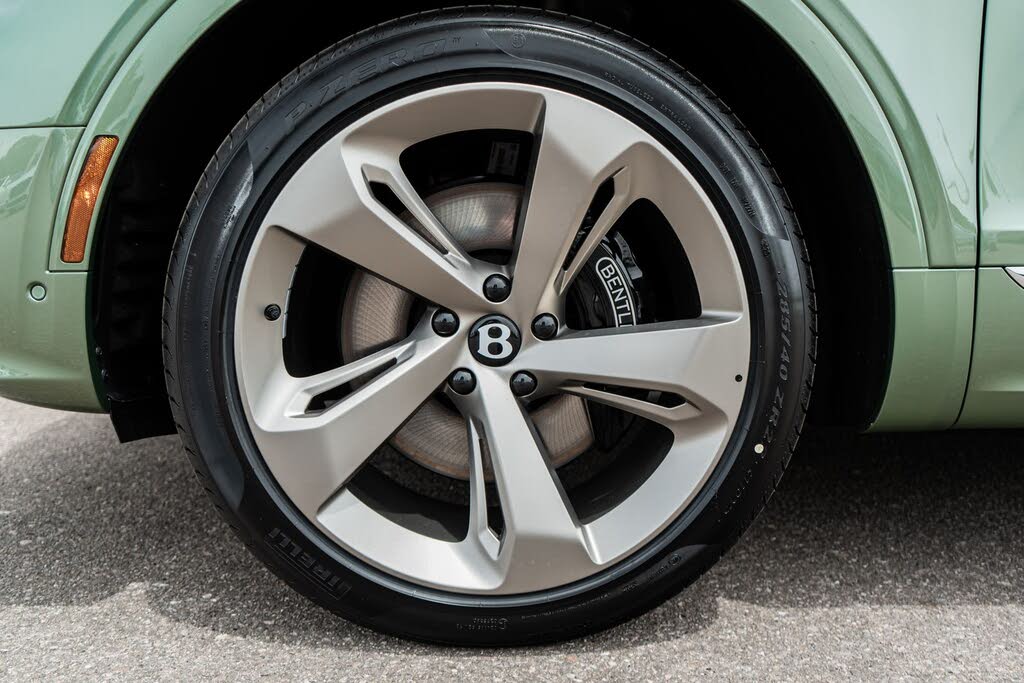 2026 Bentley Bentayga V8 AWD photo 6