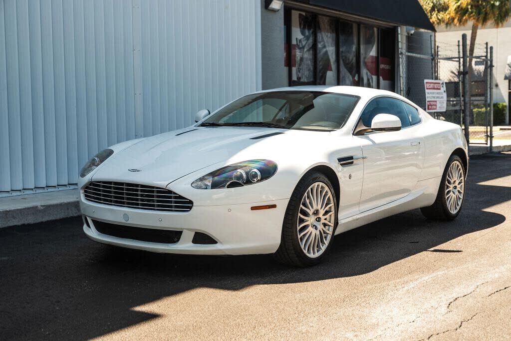 2011 Aston Martin DB9 Coupe RWD photo 3