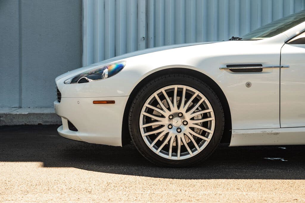 2011 Aston Martin DB9 Coupe RWD photo 4