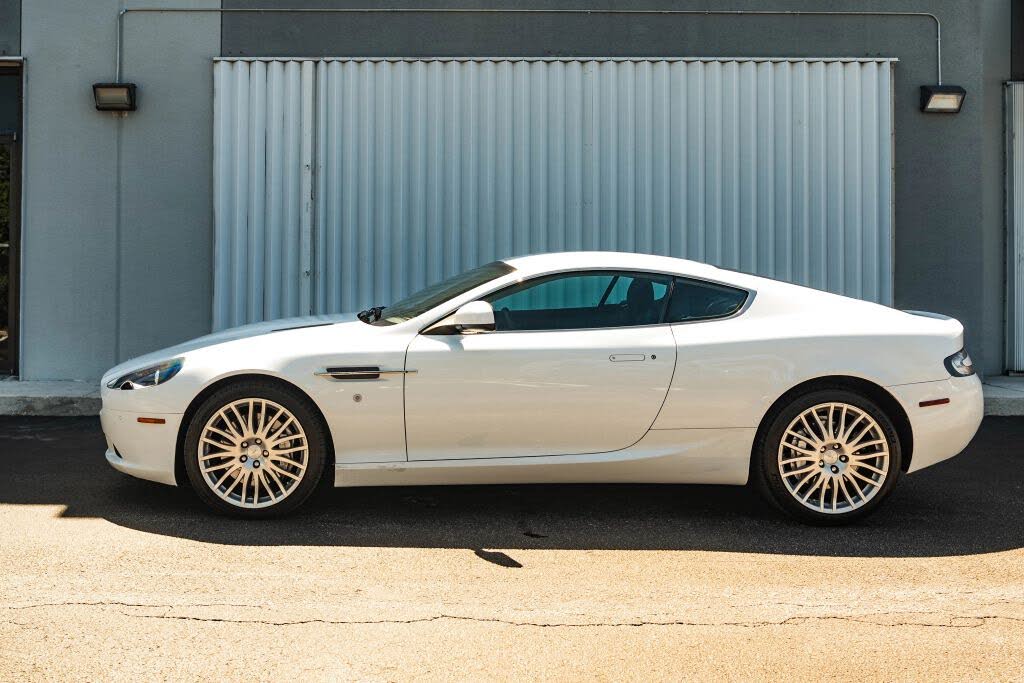 2011 Aston Martin DB9 Coupe RWD photo 5