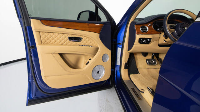 2021 Bentley Bentayga V8 AWD photo 16