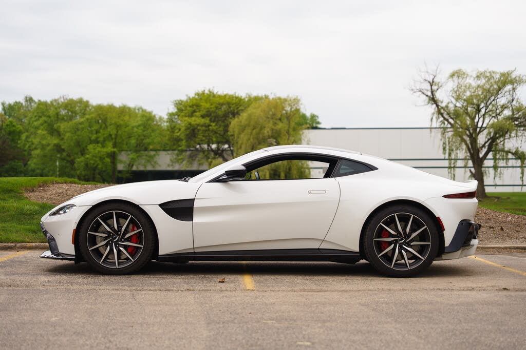 2019 Aston Martin Vantage RWD photo 2