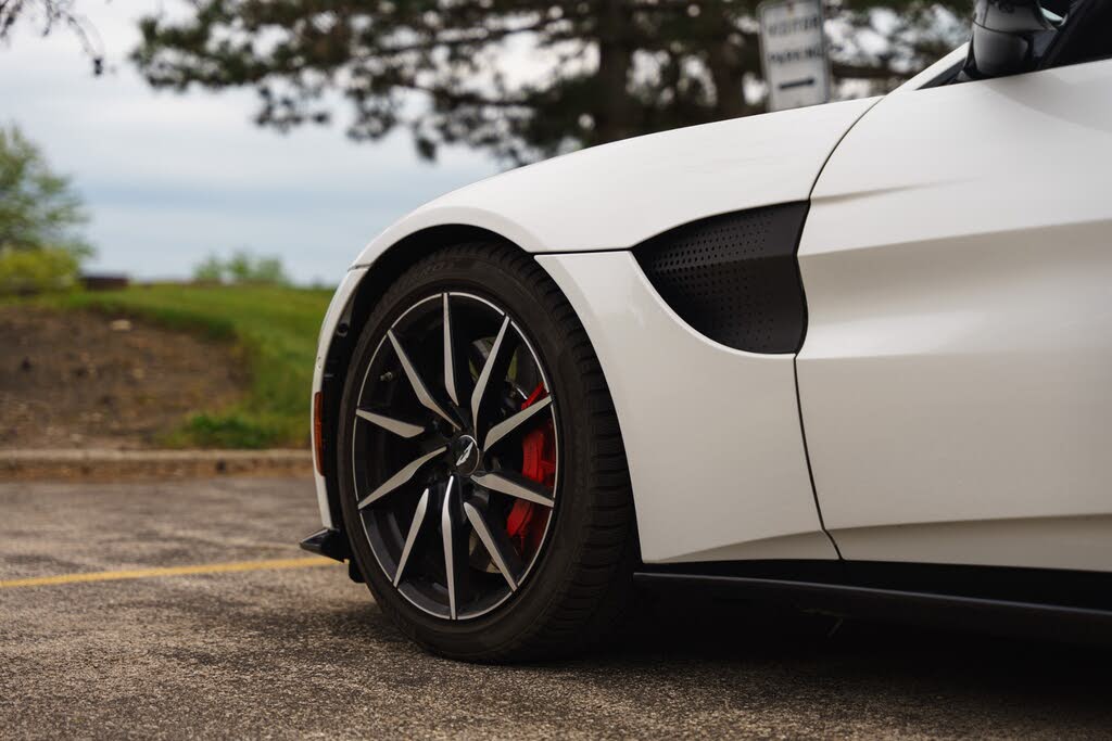 2019 Aston Martin Vantage RWD photo 13