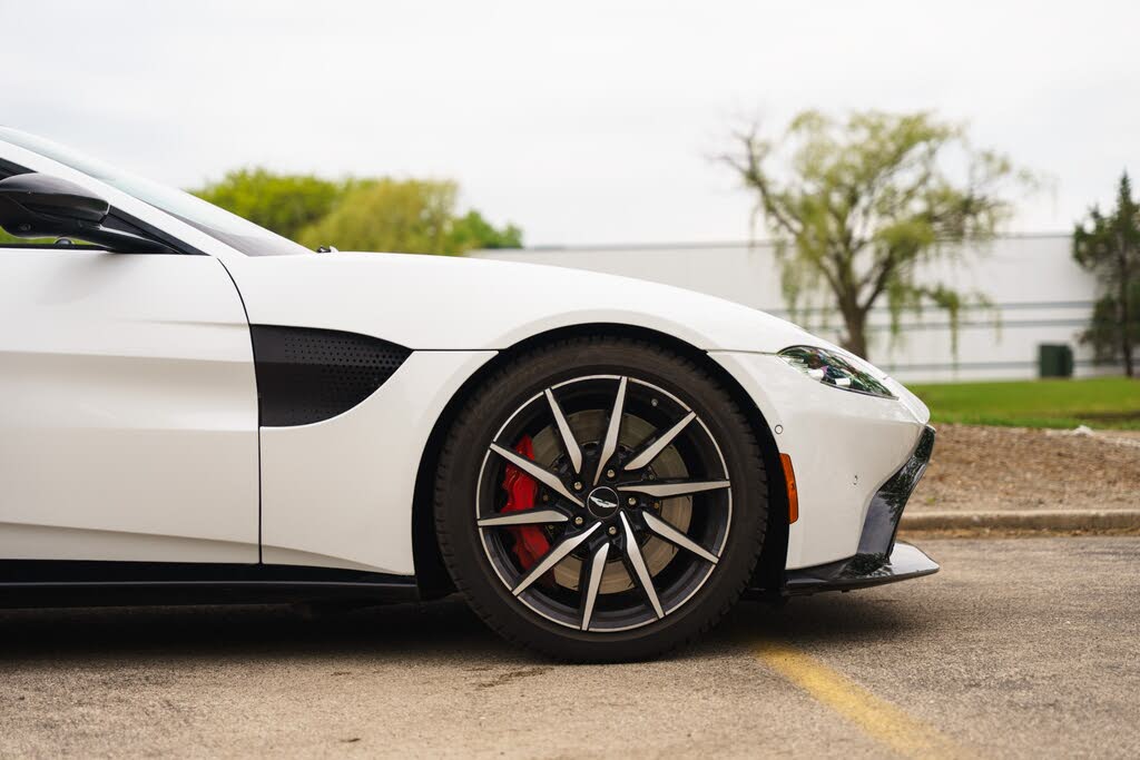 2019 Aston Martin Vantage RWD photo 20